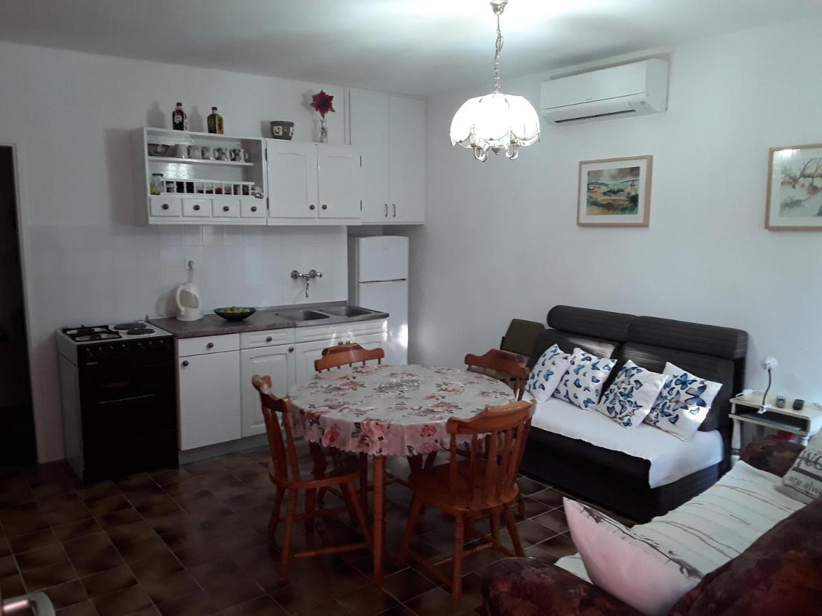Apartments Doris Zavalatica Eksteriør bilde